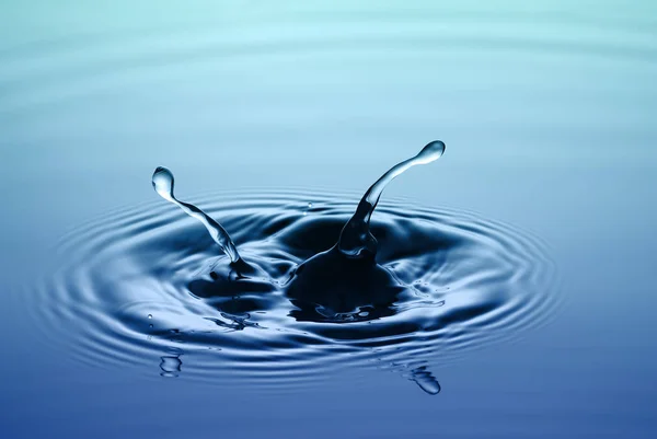 Salpicadura Agua Dos Gotas Agua Cayendo — Foto de Stock