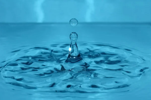 Modré Vody Splash Klesající Dešťová Kapka — Stock fotografie
