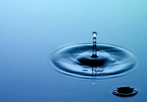 Queda de gota de água — Fotografia de Stock