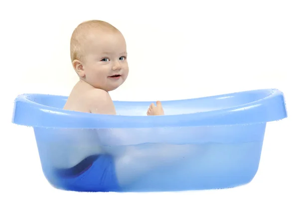 Niedlicher kleiner Junge in der Badewanne, isoliert — Stockfoto