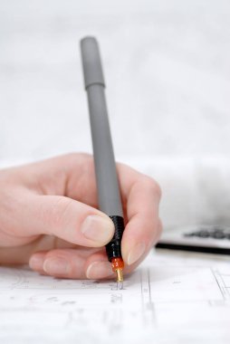 Kadının palm holding rapidograph