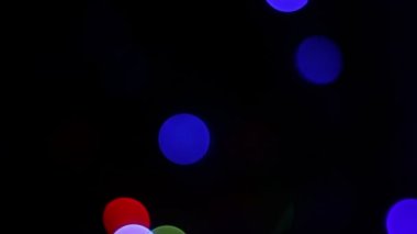Yanıp sönen Noel çelenk. Bokeh.