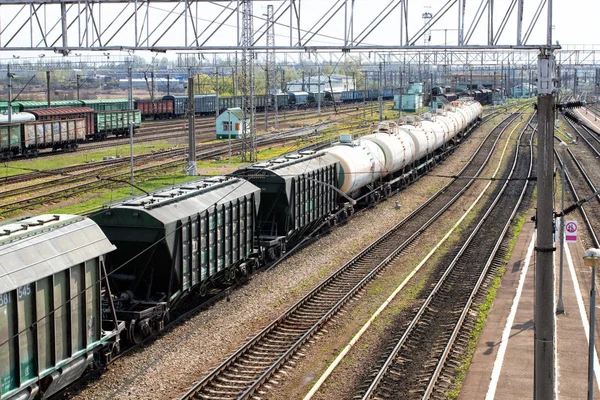 Güterzüge auf dem Güterterminal der Stadt — Stockfoto