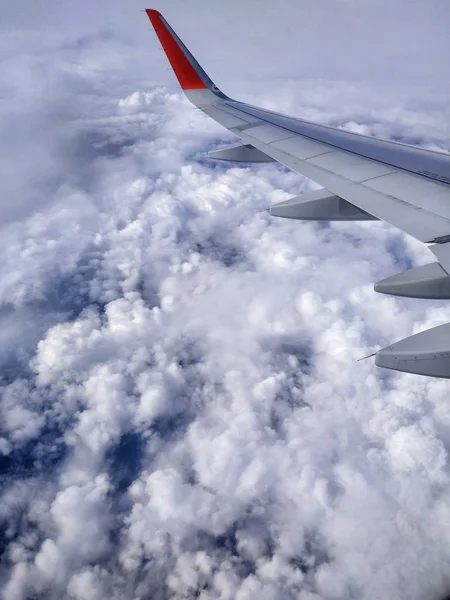 Beautiful view of airplane wing on blue sky background — Stock Photo, Image