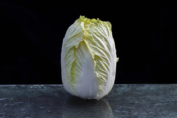 Standing Head Fresh White Green Beijing Cabbage Kitchen Glass Table — Stock Photo, Image