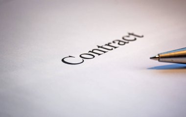 kalem ile bir sözleşme görüntüsünü