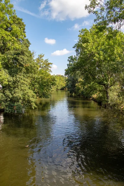 Nehir elster resimden karl heine canal.this bir güzel yolu su sporları yakındır ve 