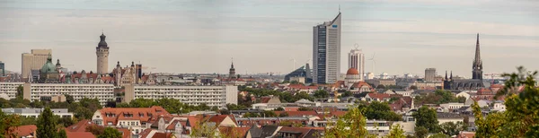 Yüksek binalar, Belediye Binası ve kiliseler Leipzig şehir panoraması
