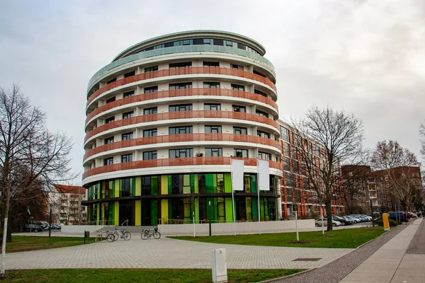 Imagen Moderno Edificio Residencial Comercial Centro Leipzig Contra Cielo Nublado — Foto de Stock