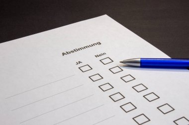 Evet Hayır siyah arka plan ve kalem ile Almanca oy-çoklu seçim kutuları