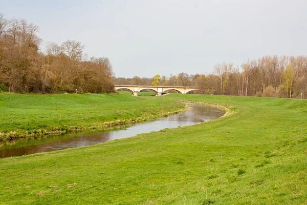 Foto Del Río Luppe Con Viaducto Ferroviario Histórico Leipzig Este —  Fotos de Stock