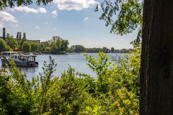 Romantikus Kilátás Nyílik Folyó Dahme Spree Berlin Koepenick Házak Parton — Stock Fotó