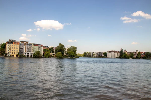 Romantikus Kilátás Nyílik Folyó Dahme Spree Berlin Koepenick Házak Parton — Stock Fotó