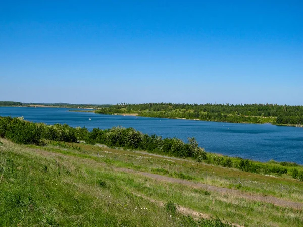 Вид Озера Цвенкауер Побачити Півдні Лейпцига Прекрасними Блакитними Водами — стокове фото