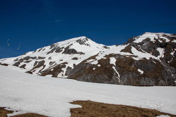 Panorama Vysokých Zasněžených Hor Modré Obloze Odebraných Schatzalm Davosu Švýcarských — Stock fotografie