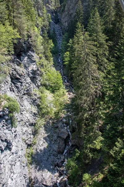 View Wild River Gorge Modern Suspension Bridge Name Traversinersteg Swiss — Stock Photo, Image