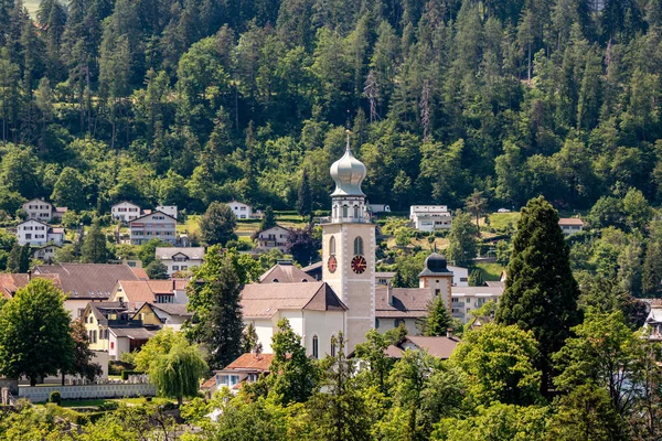 Θέα Από Μια Όμορφη Παλιά Εκκλησία Στο Thusis Στις Ελβετικές — Φωτογραφία Αρχείου