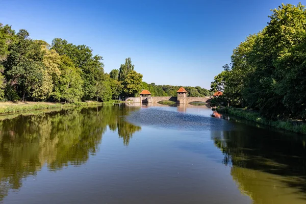 Vista Desde Río Weisse Elster Leipzig Con Árboles Puentes Una —  Fotos de Stock