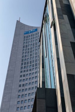 Leip şehir meydanında şehir gökdelen görünümü