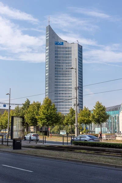 Panorama de la ciudad de Leipzig con una vista de la ciudad skyscrap — Foto de Stock