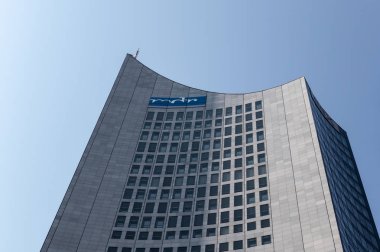 Leip şehir meydanında şehir gökdelen görünümü