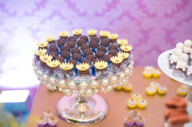 Komutanlarını ve tatlılar masaya