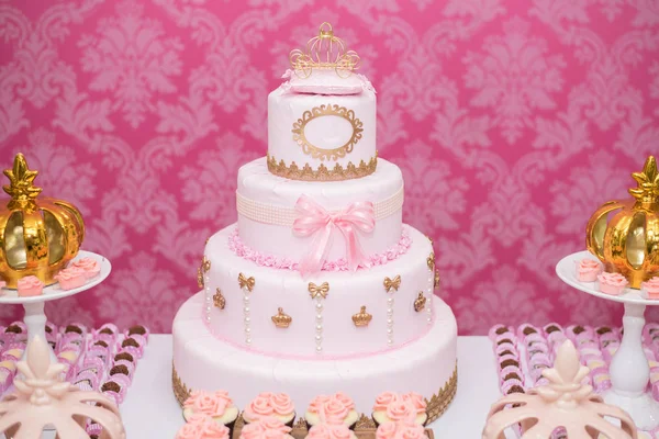 Geburtstag Tisch Dekoriert Prinzessin Thema Kuchen — Stockfoto