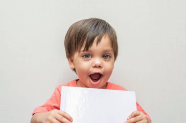 Şirin bebek çocuk yürümeye başlayan çocuk - el kitabı