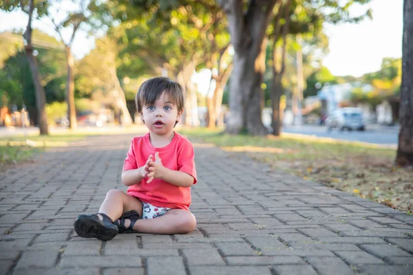 Schattige Baby Jongen Peuter Stoep — Stockfoto