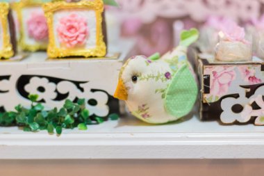 Tatlılar ve dekorasyon masada - çocuk Tema Bahçe Tema