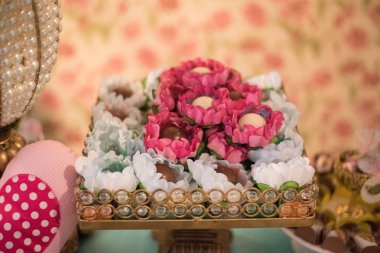 Masada tatlılar ve dekorasyon - Çocuk doğum günü bahçesi 