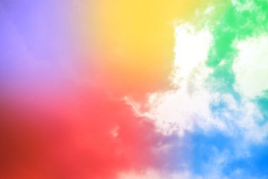 Bulutları olan inanılmaz güzel bir gökyüzü