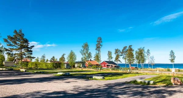 大きな湖V ä nern近くのスウェーデンの風景 — ストック写真