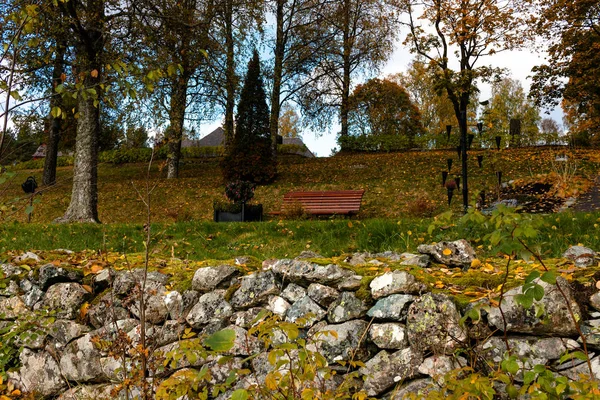 Looking at a cemetery wall on an autumn day somewhere in Sweden — Stock Photo, Image