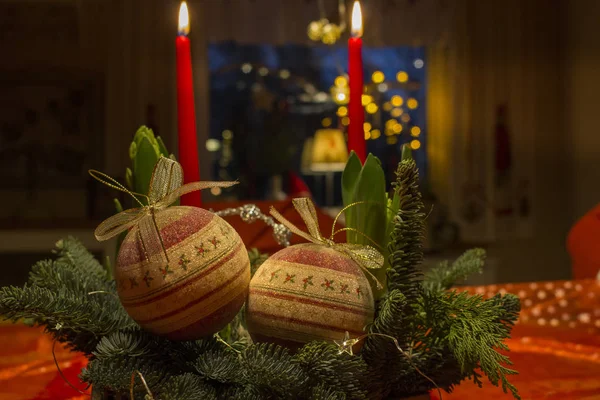 Decorazione per Natale con diversi elementi festivi in rosso — Foto Stock