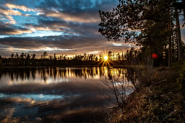 Belo Pôr Sol Verão Lago Sueco — Fotografia de Stock