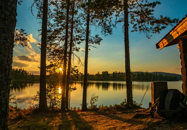 Impresionante Puesta Sol Una Noche Verano Lago Sueco Imágenes de stock libres de derechos