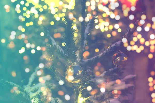 Rami Albero Natale Con Palle Luci Sfocate Sfondo Design Tuo — Foto Stock