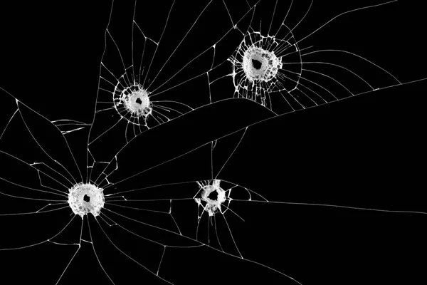 Четыре Пулевых Отверстия Разбитом Стекле Изолированы Черном Фоне Разбитые Окна — стоковое фото