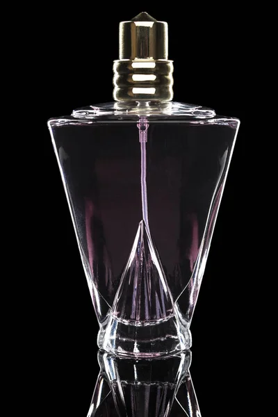 Siyah Arka Plan Üzerine Izole Kadın Parfüm Şişesi — Stok fotoğraf