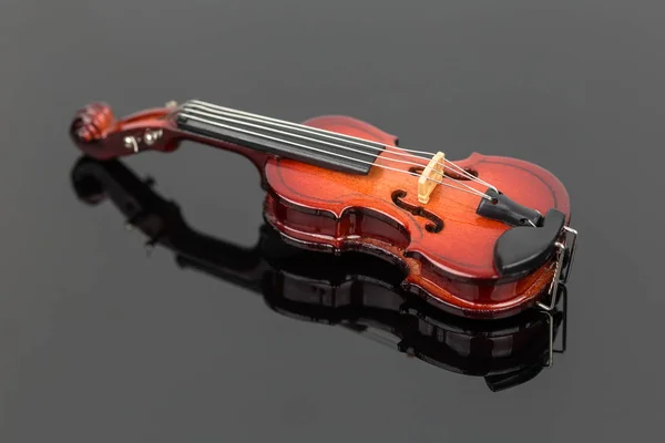 Geige Auf Grauem Hintergrund Musikalischer Hintergrund — Stockfoto