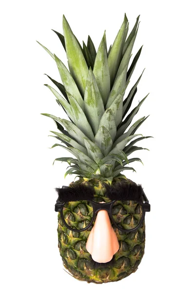 Hela Färska Ananas Roligt Ansikte Med Glasögon Näsa Och Mustascher — Stockfoto