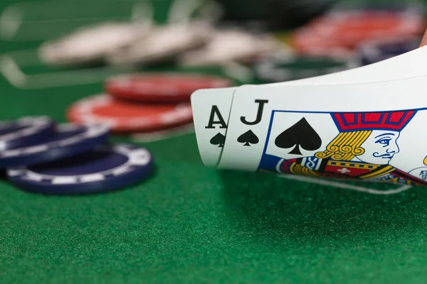 Casino Zseton Kártyajátékok Ász Jack Pikk Zöld Kártya Játék Asztalra Stock Kép