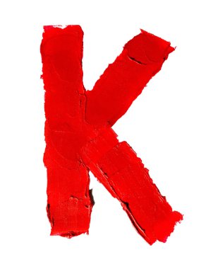 El yazısı büyük İngilizce büyük harf K beyaz arka plan izole lekeli kırmızı ruj yapılmış