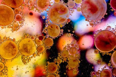 Renkli sıvı su kabarcıkları soyut arka plan. Makro fotoğrafçılık