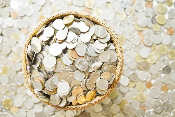 Economisirea Conceptului Bani Colectare Monedelor Într Coș Fundal Monede Concept — Fotografie, imagine de stoc