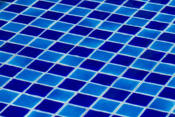 Arka plan mavi havuzda dalgalanma üzerinden