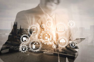 Akıllı fabrika ve sanayi 4.0 ve Internet şey (çok) veri alış verişi üretim robotlar bulut bilgi işlem technology.success işadamı ile açık elini bağlı..