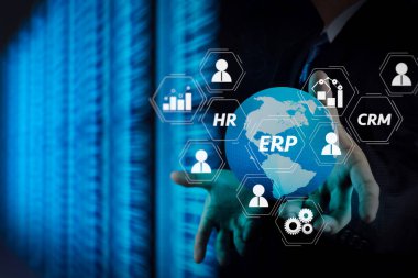 İş Zekası (BI), üretim, Crm modülleri ve İK diyagramı arasındaki bağlantıları ile Erp (Kurumsal Kaynak Planlaması) sistem mimarisi. İşadamı el Cloud Computing ile 3d küre ile çalışma.