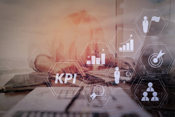 Key Performance Indicator (KPI) работает с метриками Business Intelligence (BI) для измерения достижений и запланированных результатов.
.
